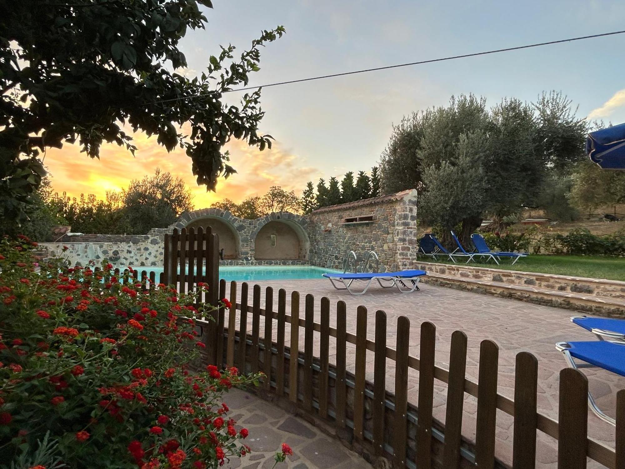 Villa Daphnis & Chloe Pyrgi Thermis ภายนอก รูปภาพ